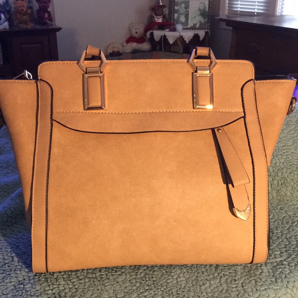 Woman’s handbag,no brand found. 11” deep,18” top handle to base,6 1/4” wide.